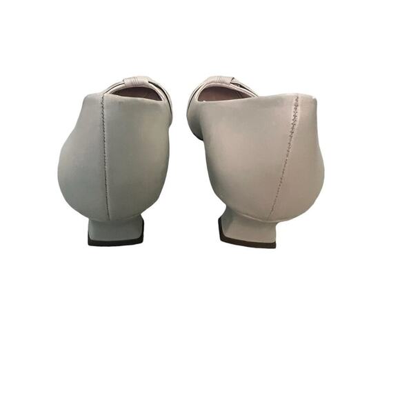 Easy Street Cream Pumps Gathering at Front Padded Inside  10 - Picture 5 of 7